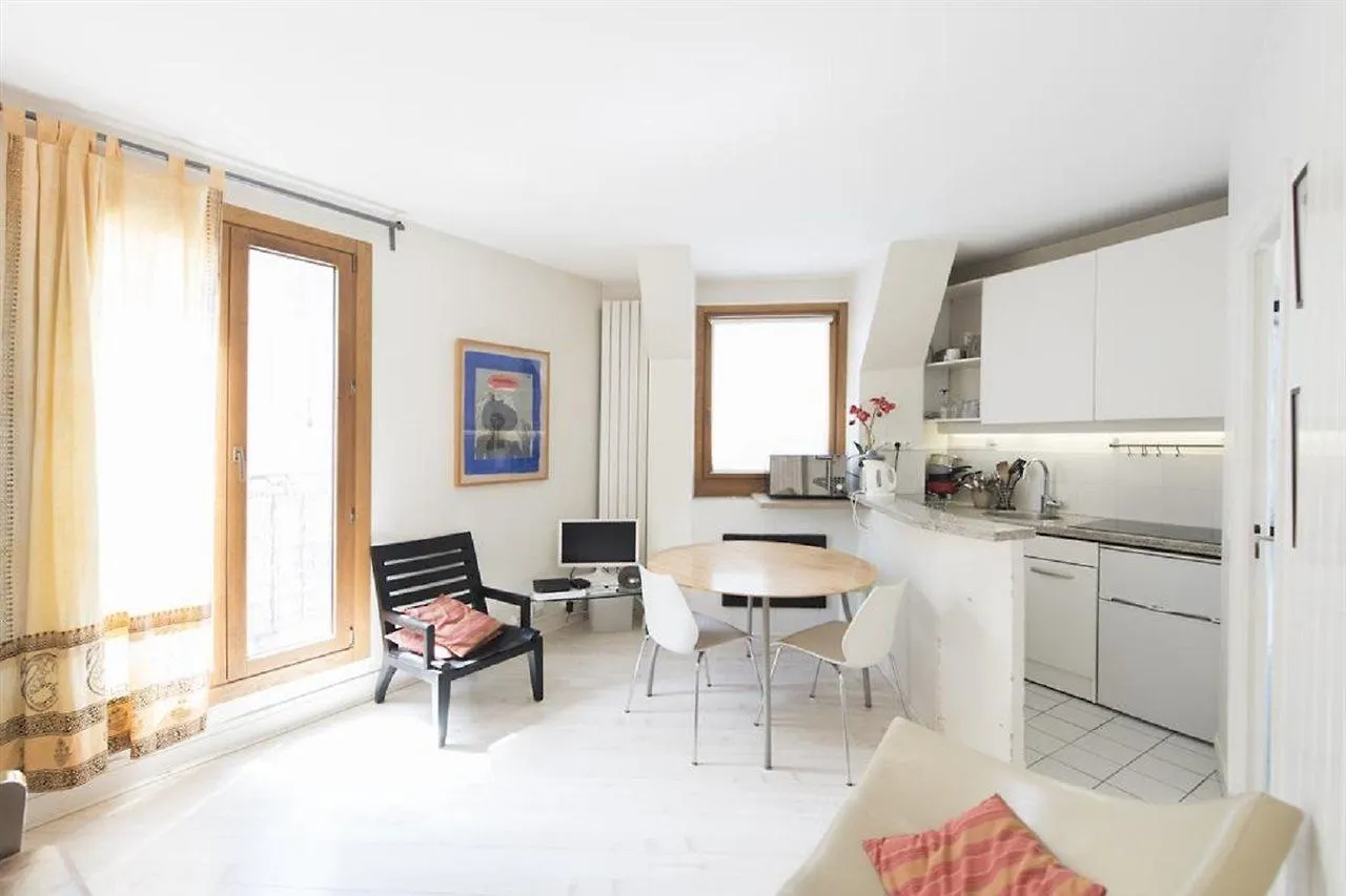 Apartment In The 17th Paris